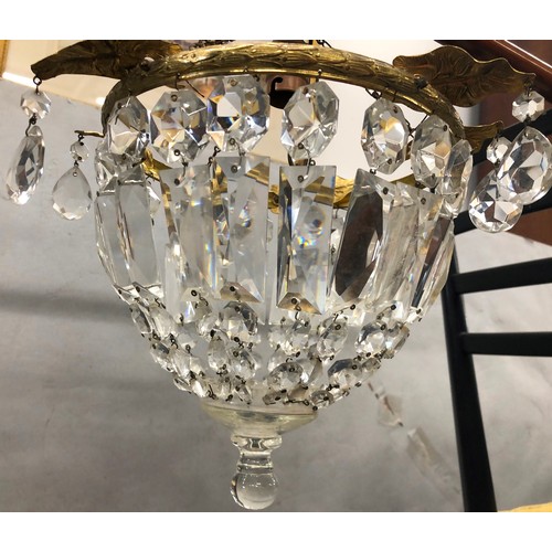 8324 - A crystal pendant 1 bulb light with brass fixing and 5 ornate gold coloured leaves with glass drople... 