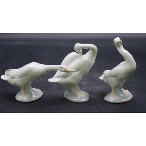 144 - 3 white Lladro figures of geese, tallest 12.5cm high (3)