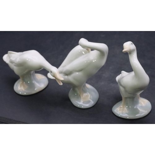 144 - 3 white Lladro figures of geese, tallest 12.5cm high (3)