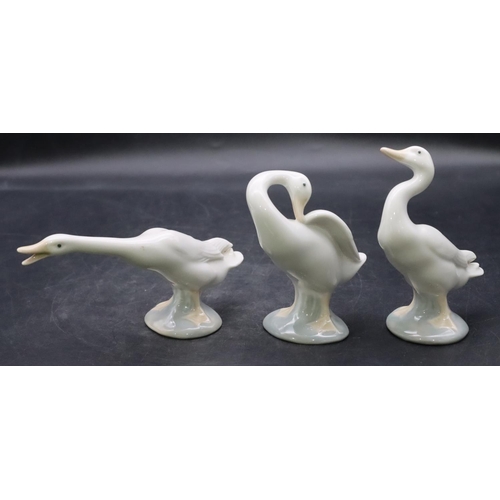 144 - 3 white Lladro figures of geese, tallest 12.5cm high (3)