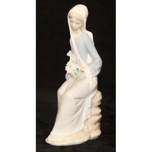 146 - A Lladro figure of a seated lady holding flowers, 24cm high