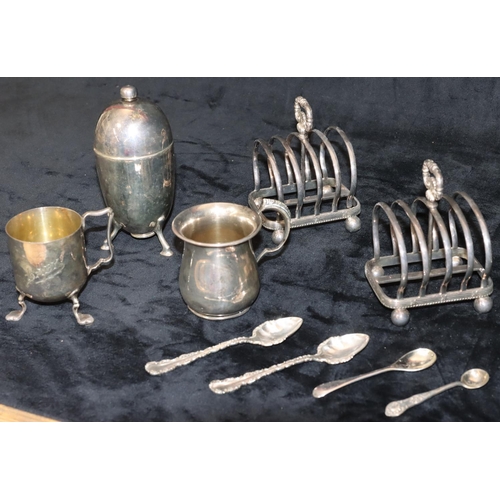 239 - A pair of silver plated 5-bar toast racks with centre carrying handles on ball feet, 9cm wide, a Car... 