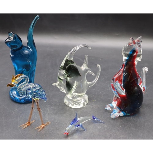 28 - 2 glass figures of cats, largest 17.5cm high, 2 glass figures of a fish,  and a glass figure of a bi... 