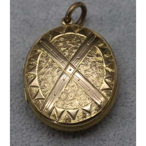 518 - An oval locket with allover chased decoration, 4cm high