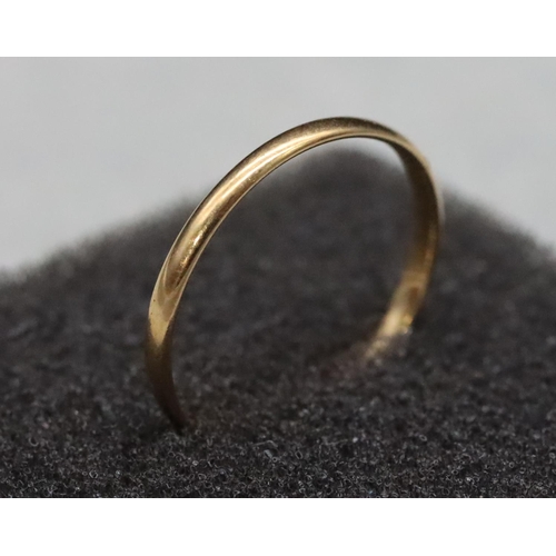 521 - A gold wedding ring, Size N/O, 1.1 grams