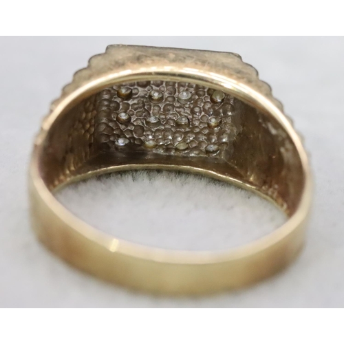 539 - A 9ct gold gentlemen's signet ring set with 4 x 4 rows of small diamonds, Size Z, 8.1 grams gross