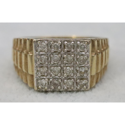 539 - A 9ct gold gentlemen's signet ring set with 4 x 4 rows of small diamonds, Size Z, 8.1 grams gross