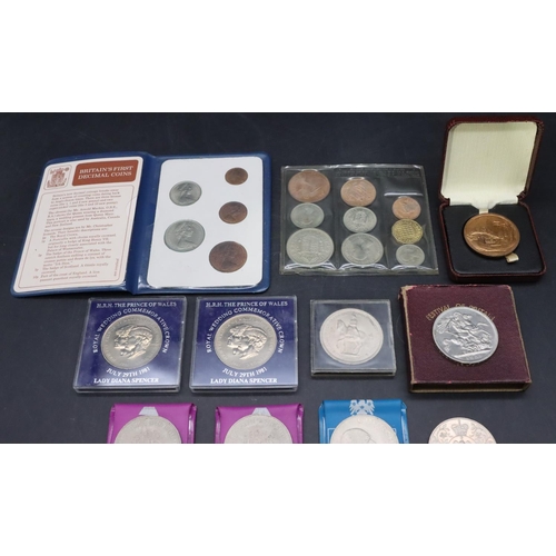 543 - Festival of Britain 1951 Crown (boxed), a 1953 Queen Elizabeth II bronze medal and a small quantity ... 