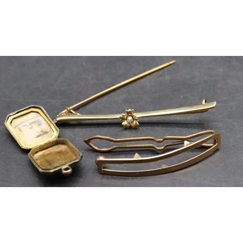 549 - A 9ct gold bar brooch set with centre floral motif, inset with half pearl, a 9ct gold hairclip with ... 