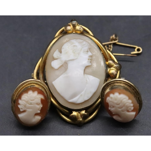 550 - A small oval cameo brooch with twist rim, depicting figurehead of a lady, 3.5cm high and a pair of o... 