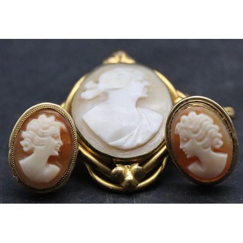 550 - A small oval cameo brooch with twist rim, depicting figurehead of a lady, 3.5cm high and a pair of o... 