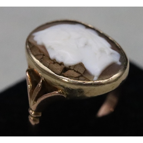 552 - A 9ct gold oval cameo ring depicting figurehead (repair to left hand side), Size R, 4.2 grams gross