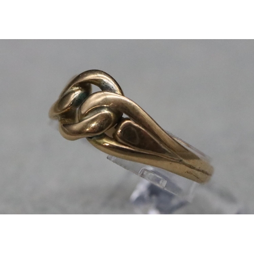 554 - A gold linked shaped ring, Size R/S, 4.1 grams