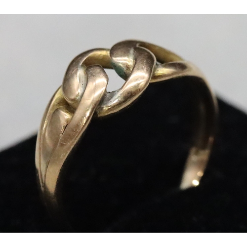 554 - A gold linked shaped ring, Size R/S, 4.1 grams