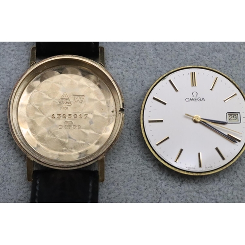 560 - A 9ct gold gentlemen's Omega circular wristwatch with seconds dial and calendar, leather strap brace... 