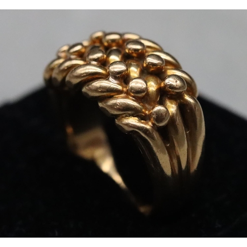 570 - An 18ct gold entwined ring, Size J/K, 13.1 grams