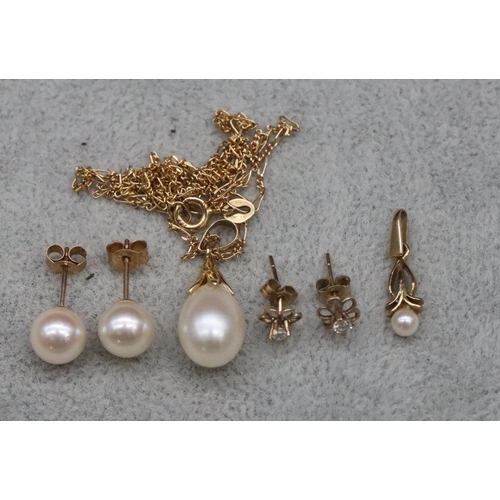 576 - A 9ct gold cultured pearl pendant with matching 9ct gold chain, a small 9ct gold and small pearl pen... 