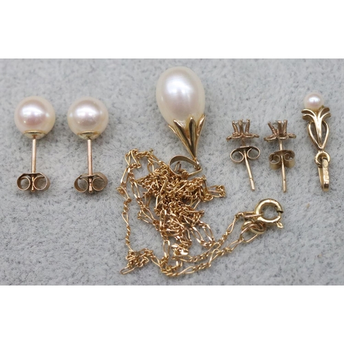 576 - A 9ct gold cultured pearl pendant with matching 9ct gold chain, a small 9ct gold and small pearl pen... 