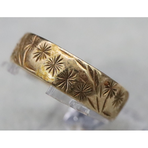 582 - A 9ct gold wedding ring with star decoration, Size R/S, 2.3 grams