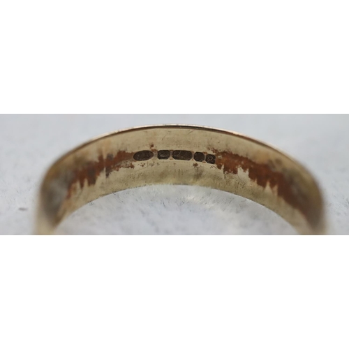 582 - A 9ct gold wedding ring with star decoration, Size R/S, 2.3 grams