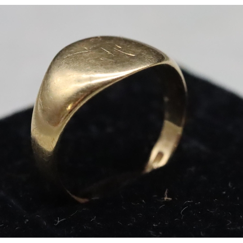 593 - A small 18ct gold signet ring, Size I, 2.6 grams