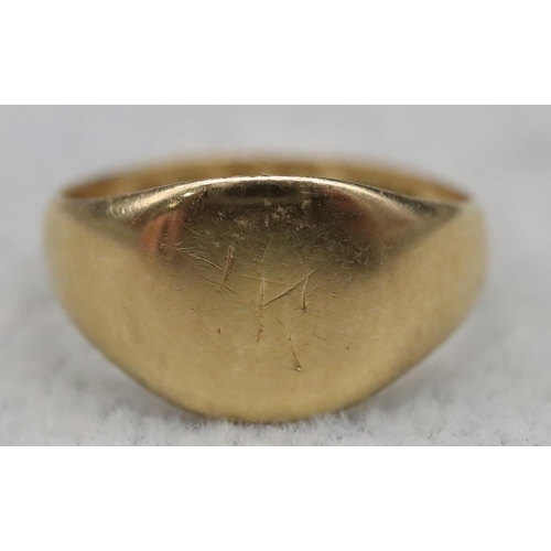 593 - A small 18ct gold signet ring, Size I, 2.6 grams