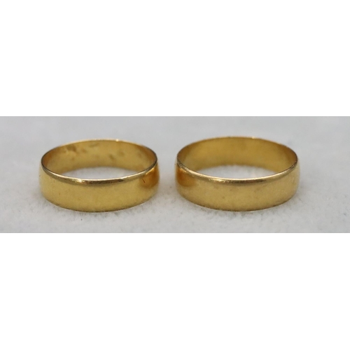 595 - A ladies' 22ct gold wedding ring, Size N/O and a gentlemen's 22ct gold wedding ring, Size P/Q, 7.5 g... 