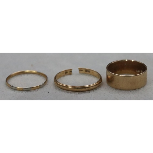 602 - A 14ct gold wedding ring (cut), 2.6 grams, a 9ct gold wedding ring, Size R, 5.4 grams and another 2-... 