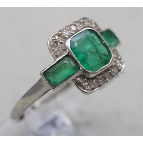 613 - A platinum Art Deco style ladies' ring set with 3 green stones surrounded by 16 diamonds, Size J, 3.... 