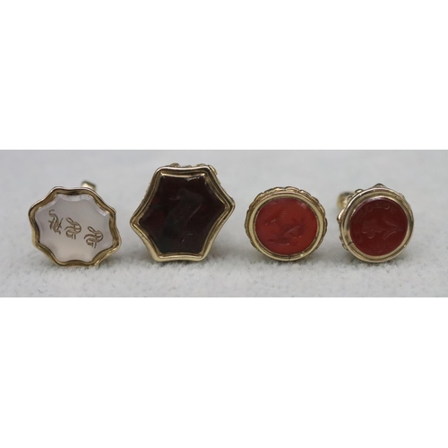 615 - 4 small gold pendant seals, all set with coloured stones, largest 2.3cm high, 9.8 grams gross and a ... 