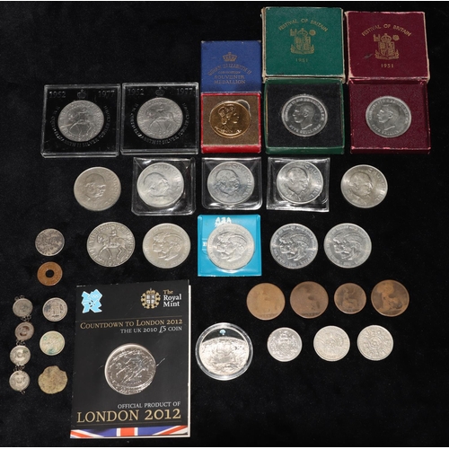 617 - 2 1951 Festival of Britain Crowns (both boxed), a £5 silver coin (1 Small Step 2009) and a quantity ... 