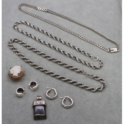 622 - A silver rope necklace and 2 further silver necklaces, a silver drop pendant, a silver mounted oval ... 