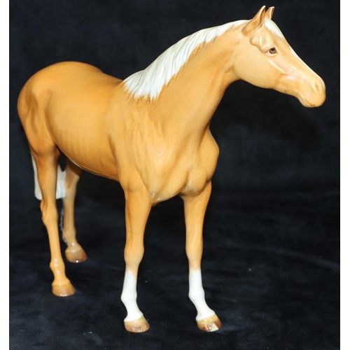 63 - A Beswick large figure of a Palomino horse, 28.5cm high, 25cm long (1 ear chipped)