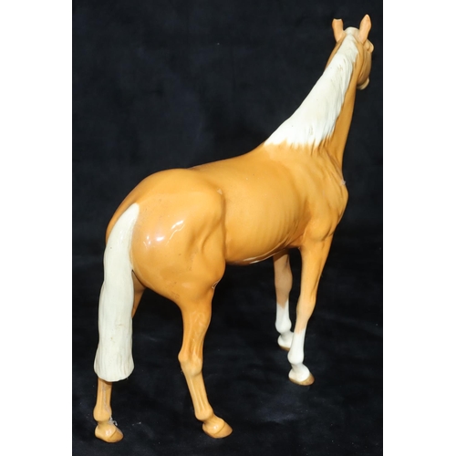 63 - A Beswick large figure of a Palomino horse, 28.5cm high, 25cm long (1 ear chipped)