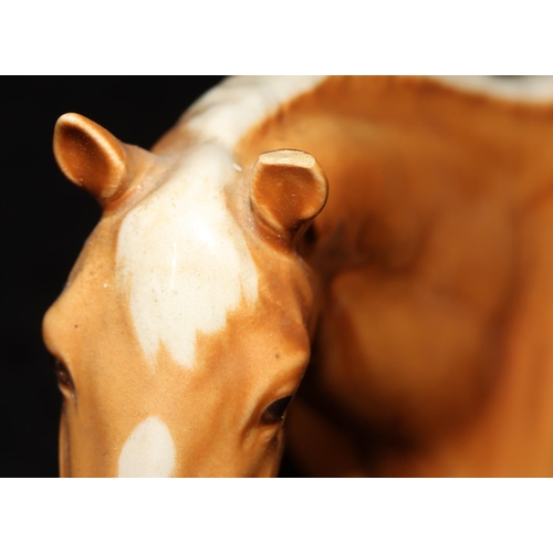 63 - A Beswick large figure of a Palomino horse, 28.5cm high, 25cm long (1 ear chipped)