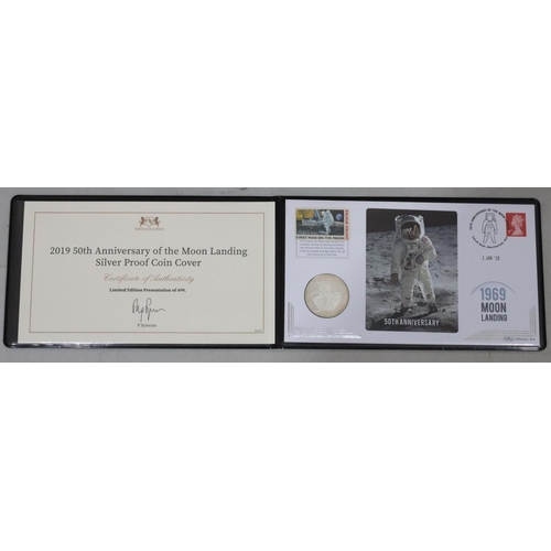 639 - A silver proof £5 coin with certificate 