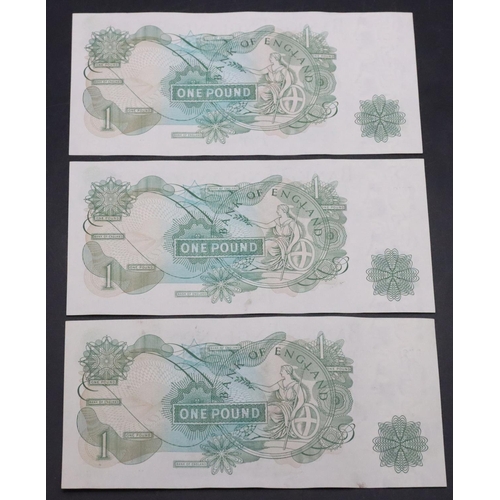 641 - A set of 3 consecutive serial number early green £1 notes