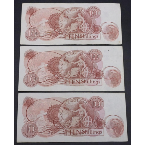 642 - A run of 3 consecutive serial number Ten Shilling bank notes