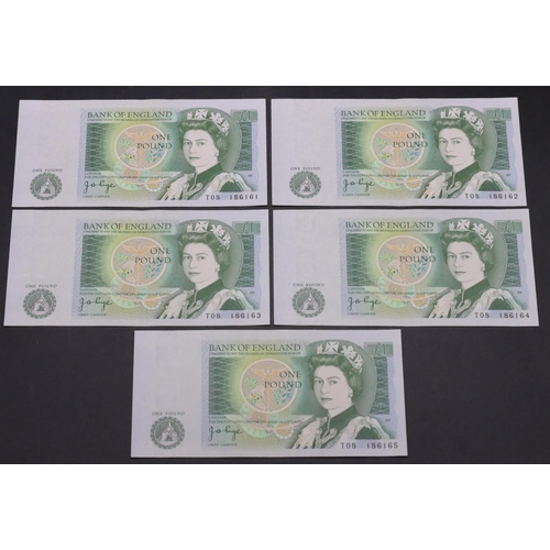 643 - A run of 5 consecutive serial number green £1 bank notes