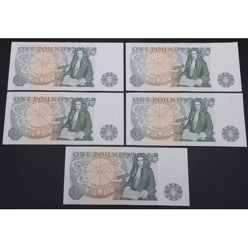 643 - A run of 5 consecutive serial number green £1 bank notes