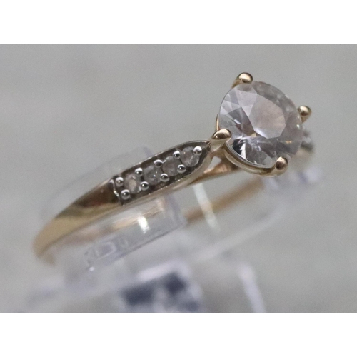 650 - A 9ct gold ladies' ring set with clear stone, Size P/Q, 1.8 grams gross