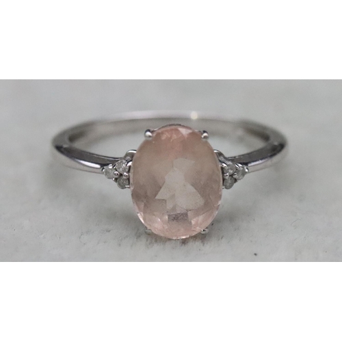 652 - A 9ct gold Morganite ladies' ring flanked by 2 small diamonds, Size S/T, 2 grams gross