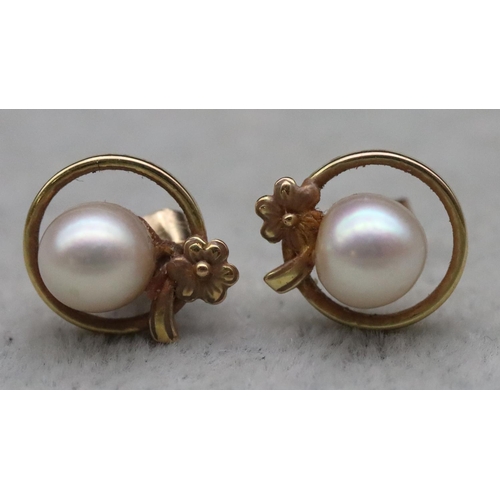 656 - A pair of 9ct gold earrings set with pearls, 3 grams gross