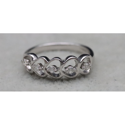 657 - A 9ct white gold ladies' ring set with 5 small diamonds in heart shaped mounts, Size N/O, 2.5 grams ... 