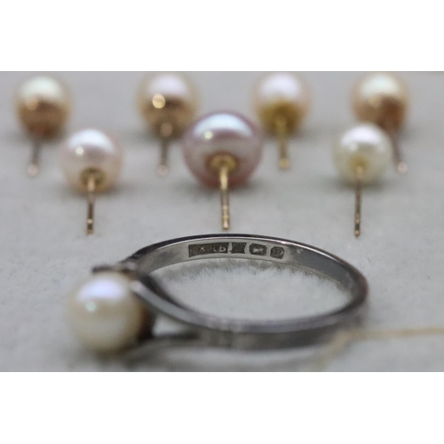 662 - A pearl style necklace with 9ct gold clasp (in need of restringing) and various pearl style earrings