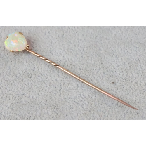 664 - A gold tie pin mounted with heart shaped opal, 1.9 grams gross, cased