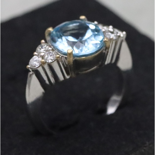 672 - An 18ct white gold ladies' ring set with large oval aquamarine, flanked by 6 diamonds, Size N/O, 10.... 