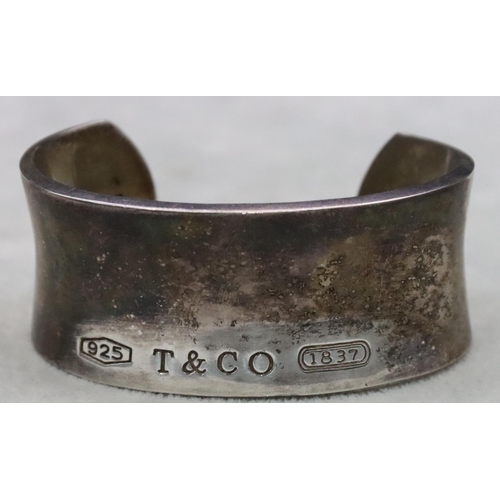 673 - A Tiffany & Co. heavy silver bangle, 101.8 grams