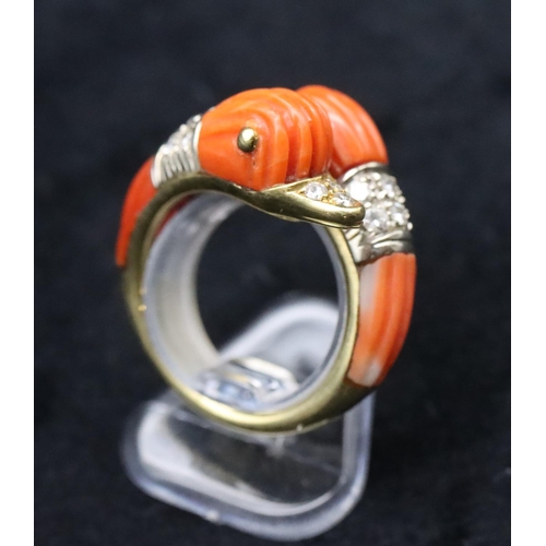 679 - An 18ct gold Italian coral twist ring in the form of 2 bird heads, each mounted with 9 diamonds to c... 