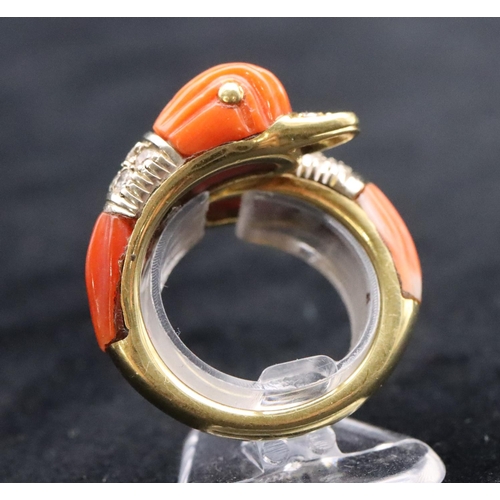 679 - An 18ct gold Italian coral twist ring in the form of 2 bird heads, each mounted with 9 diamonds to c... 